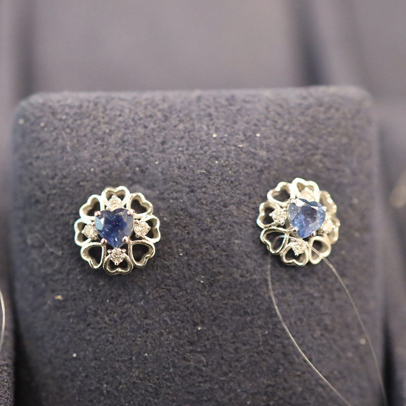 年货彩宝 白18k金蓝宝石爱心钻石耳钉 直播专拍不退改