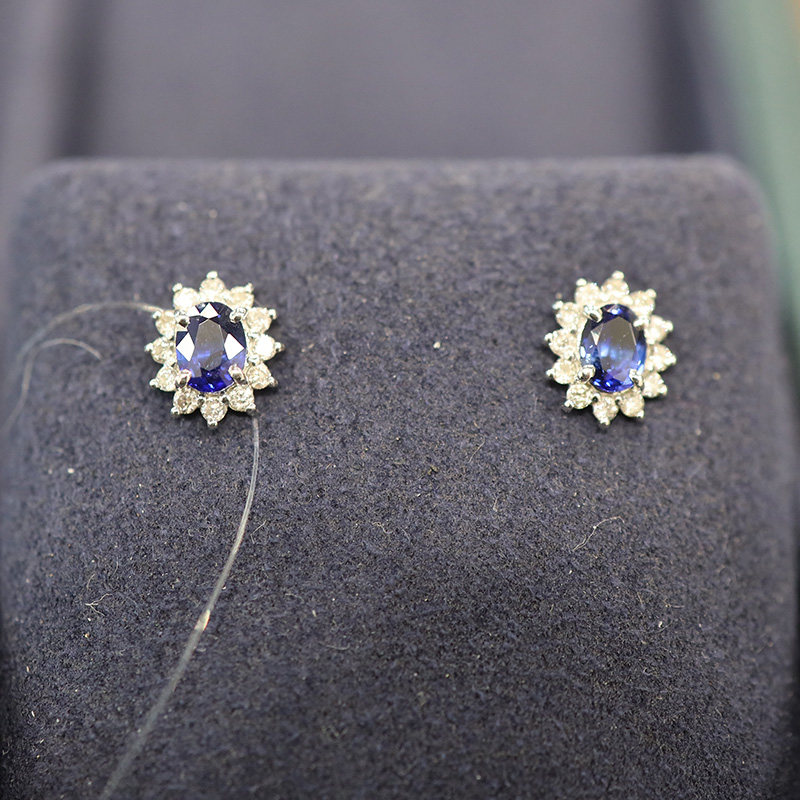 年货彩宝 pt900皇家蓝太阳花蓝宝石钻石耳钉 直播专拍不退改