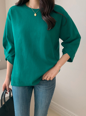 2025新款早春时尚别致七分袖T恤女气质宽松百搭绿色设计感上衣潮