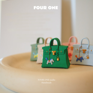 饰品礼物 轻奢包包车载香薰香水汽车出风口包袋装 蓝风铃 ONE FOUR