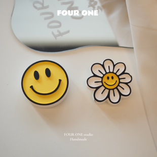 车载空调风口夹蓝风铃礼物 小清新太阳花笑脸汽车熏香 FOUR ONE