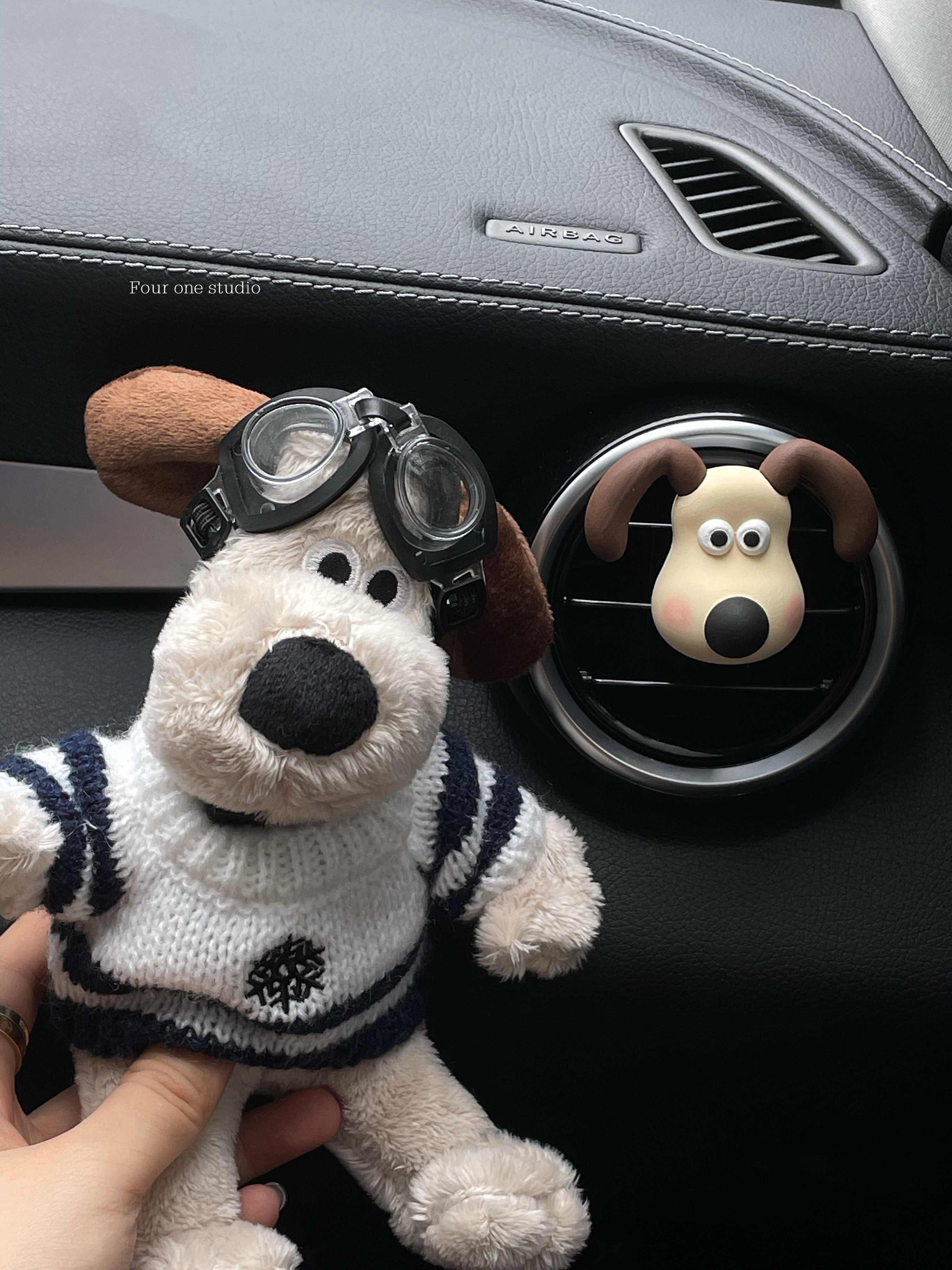 飞行员狗狗车载香薰汽车出风口夹熏香车内空调饰品可爱清新蓝风
