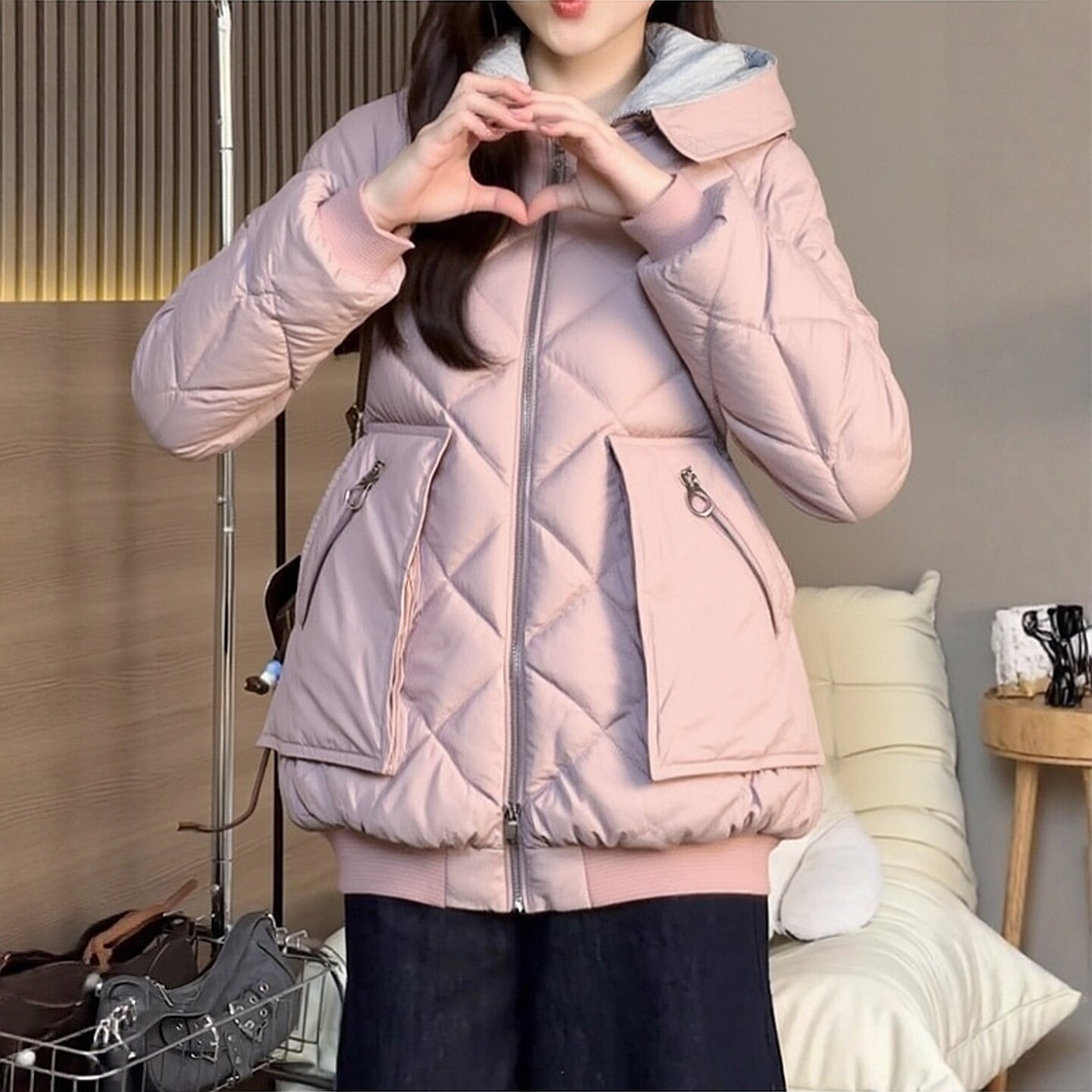 2025冬飘P系列 1衣佳人折扣女装 连帽 个性口袋 粉嫩羽绒服 0121