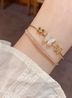 2025冬当季新款 衣佳人折扣 蝴蝶双层镂空卡扣手镯手环轻奢感手饰