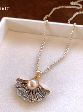 2025冬当季新款 衣佳人折扣 镶钻枫叶吊坠珍珠项链配饰女毛衣链