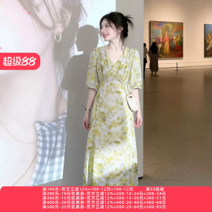 2026夏魅M系列 衣佳人折扣女装 V字领 钉珠 碎花长裙连衣裙 2131