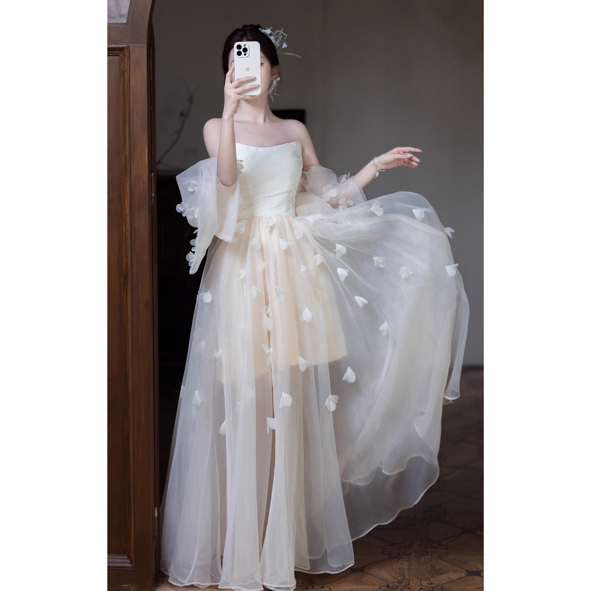 香槟色法式轻婚纱新娘2026新款主纱高级质感小个子出门纱抹胸礼服