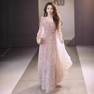 粉色晚礼服2026新款年会宴会气质长款轻奢小众主持人长袖网纱礼服