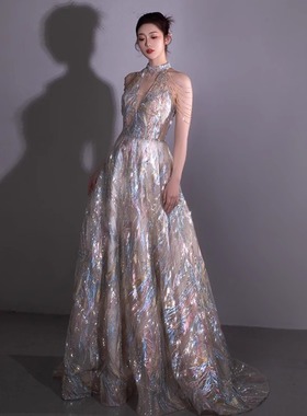 重工晚礼服女高级感轻奢小众舞台主持人挂脖敬酒服新娘订婚裙秋季