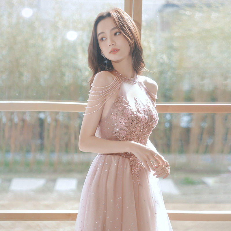敬酒服新娘高级感2026新款小众轻奢粉色挂脖流苏生日派对晚礼服裙