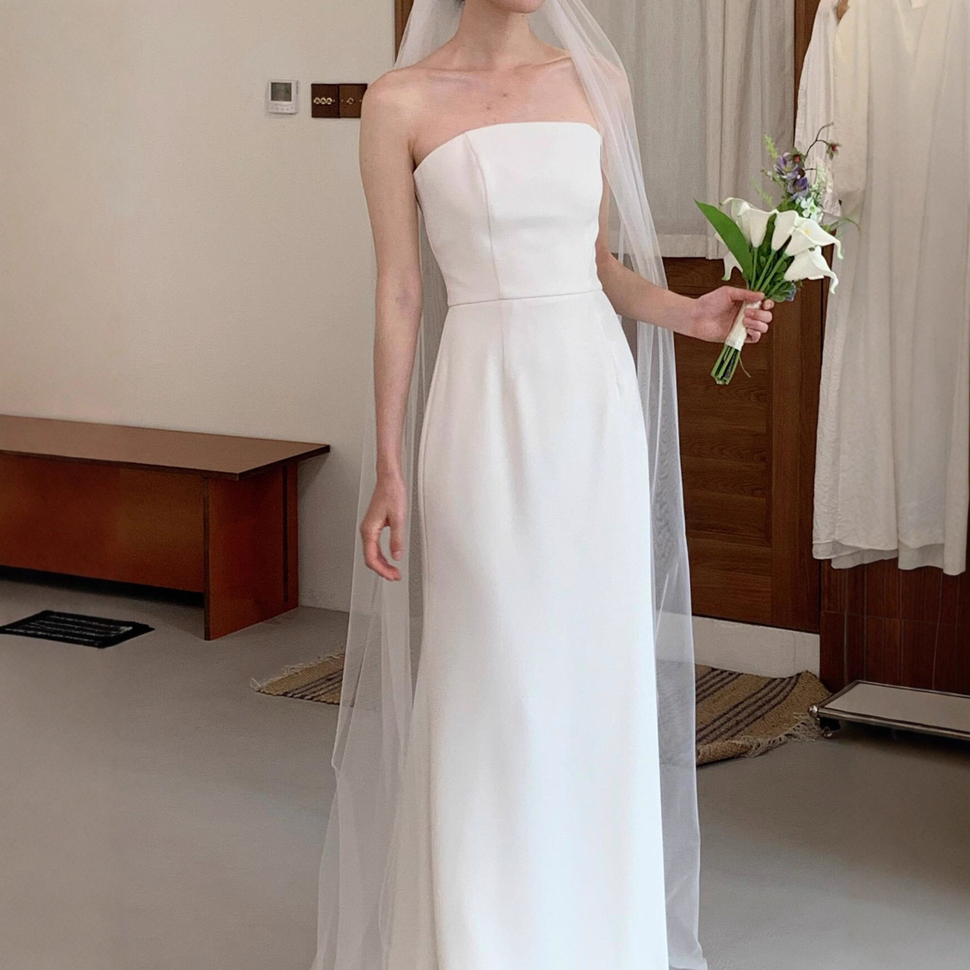 2026新款法式抹胸轻婚纱高级感简约缎面订婚领证礼服裙新娘出门纱