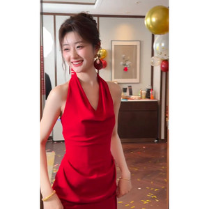 挂脖晨袍女新娘敬酒服高级感轻奢晚会主持红色鱼尾裙缎面订婚礼服