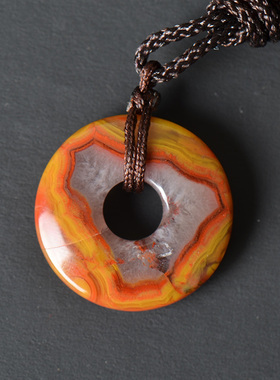 北票战国红玛瑙小吊坠平安扣带水晶体22*16mm