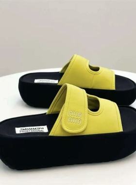 爆款黄色魔术贴松糕厚底拖鞋外穿2025夏新款一字小个子凉鞋