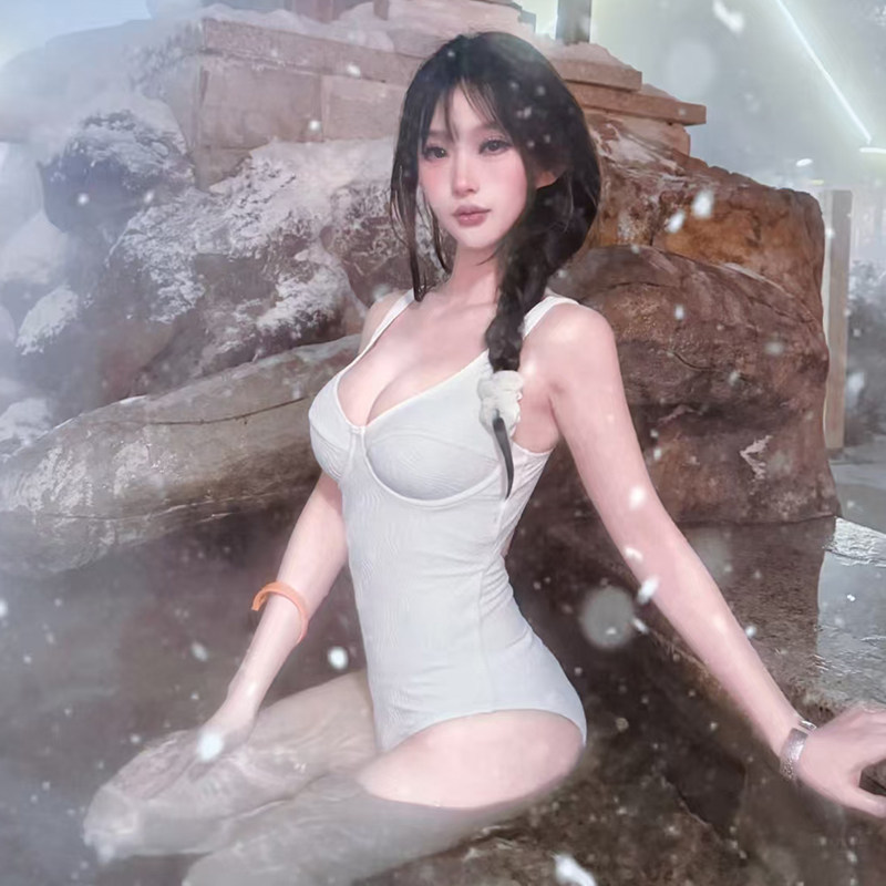 2025新款泳衣女连体三角保守连体泳衣