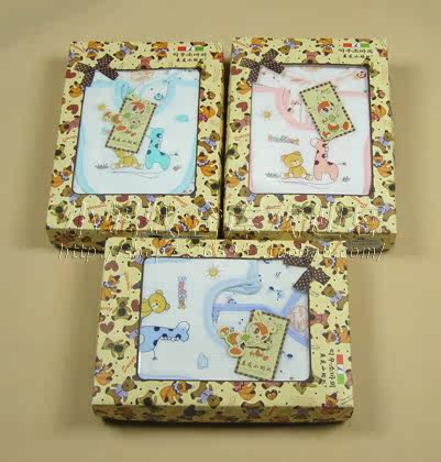 Coffret cadeau pour nouveau-né - vêtements - Ref 1956219 Image 1