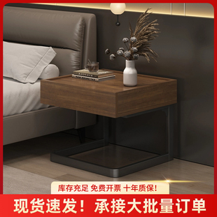 简约现代床边柜酒店轻奢高级感实木床头置物架 悬浮床头柜2025新款