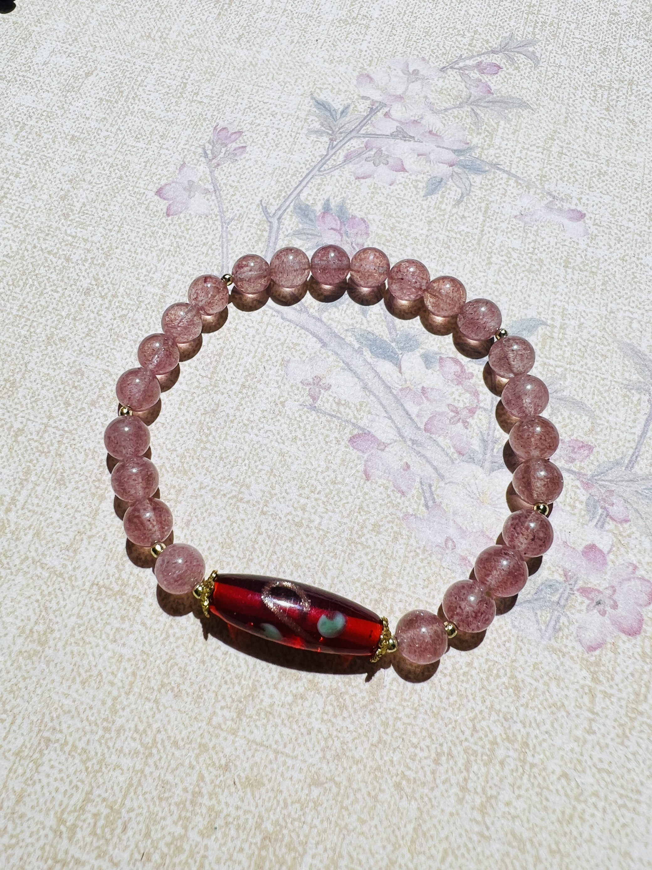 一图一物设计款直径6+mm天然草莓晶手链配古法琉璃彩绘路路通