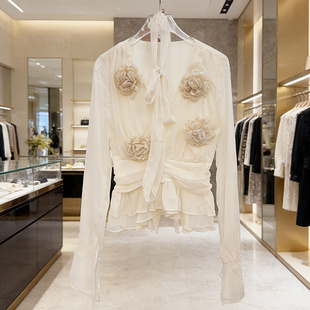 淑女范超好看甜美蕾丝拼接V领立体花朵衬衫飘带收腰荷叶下摆上衣