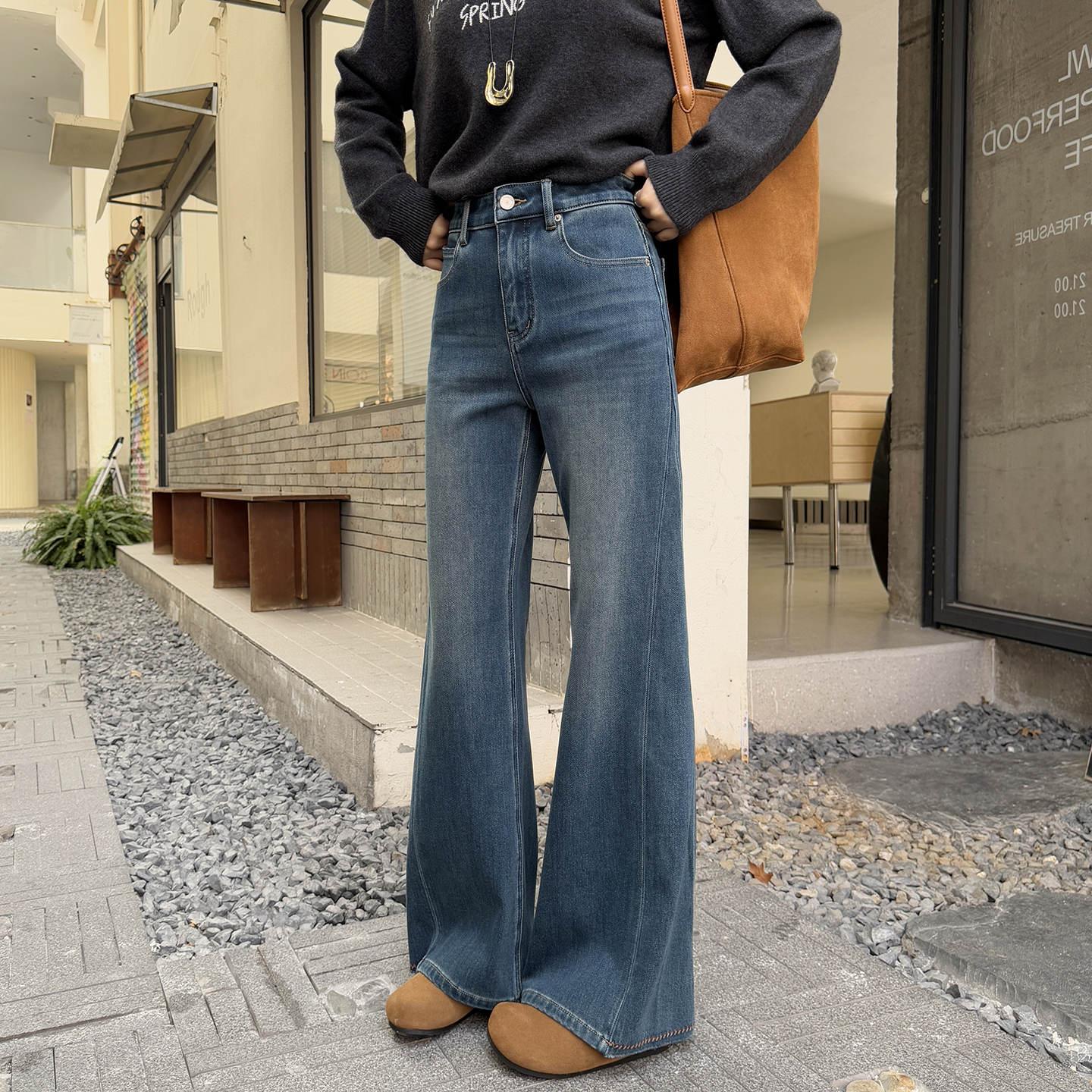 梨型挚爱~遮胯显瘦微喇叭牛仔裤女冬2025新款高腰宽松加绒阔腿裤