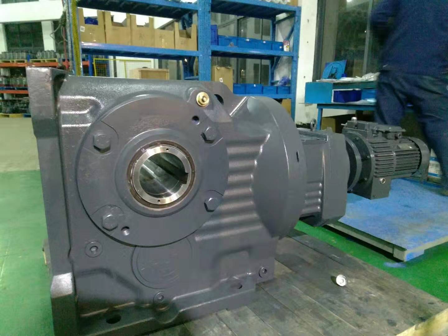 KCW77-Y4KW-1/18.8-250-180减速机KCW37-Y0.75KW电机KCW57齿轮箱