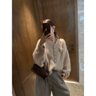 nczz《粉调慢想》  不规则领 羊绒羊毛拉绒开衫