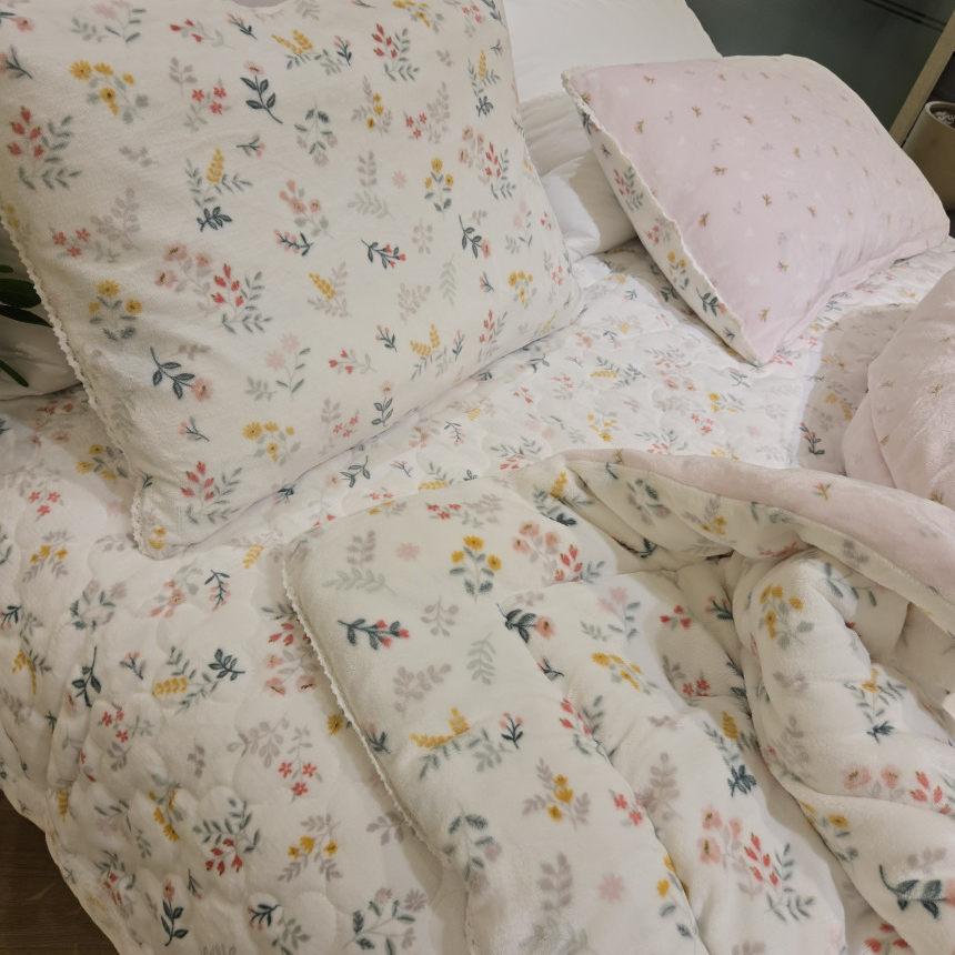 韩国代购 Aprilhome冬天保暖绒一体被子碎花蕾丝双面用短绒冬被子