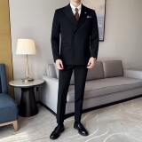 黑色