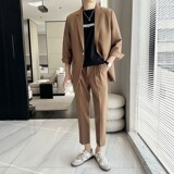 卡其色
