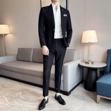 黑色