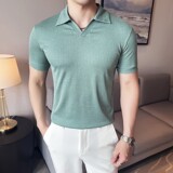 墨绿色