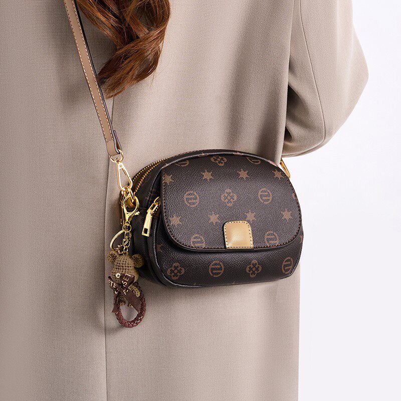 百搭包包女款2026新款斜挎包高级通勤气质小圆包女式大容量单肩包