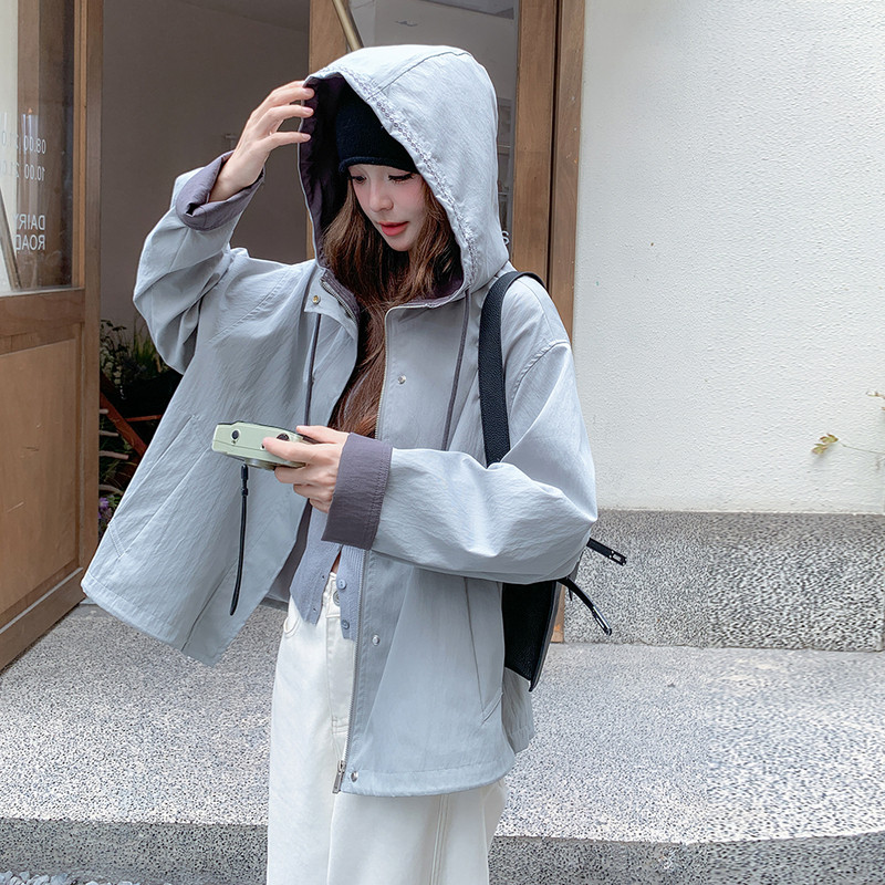 韩系连帽撞色浅蓝色冲锋衣短款外套女春秋2025新款小个子夹克上衣,女装短外套,浙宝171
