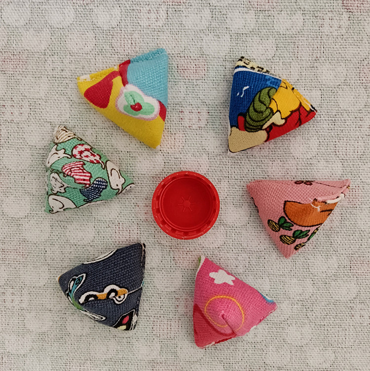 儿童卡通沙包幼儿园三角童年传统游戏小学生抓石子桌面玩具包邮