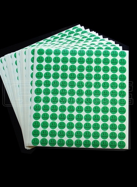 13mm 绿底黑字QC贴纸 QC.PASSED 质检合格标识标签纸 圆形不干胶