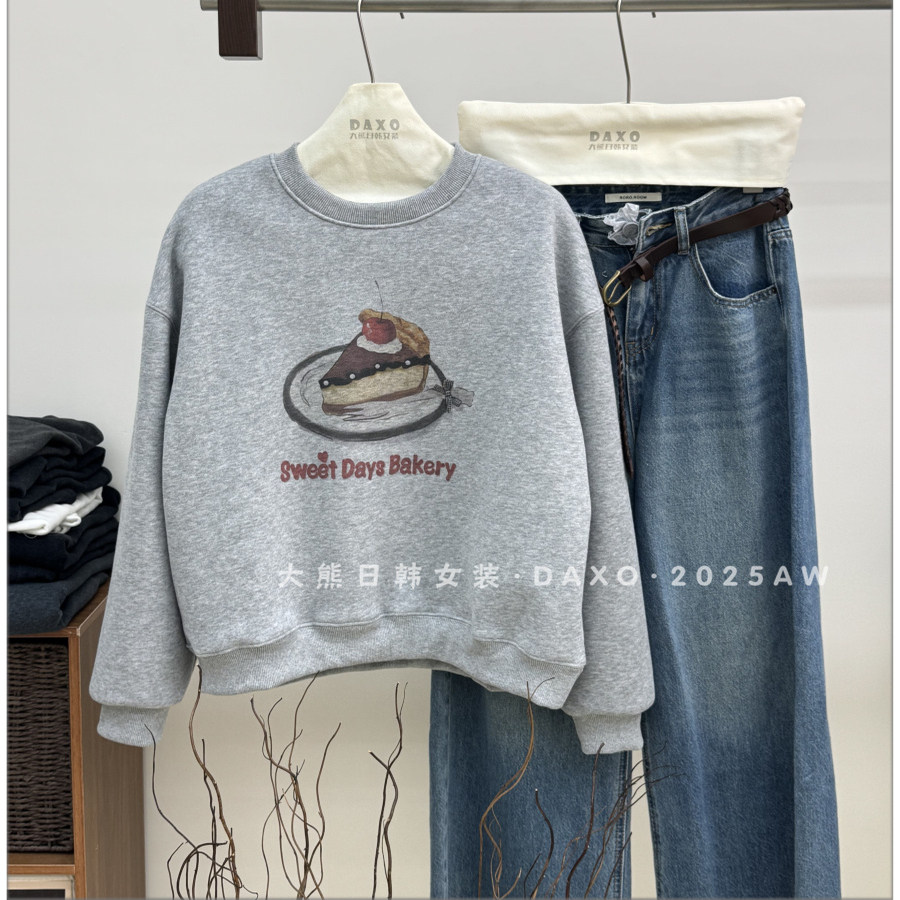韩国甜美可爱加绒卫衣2025冬新款圆领卡通甜品蛋糕印花宽松显瘦女