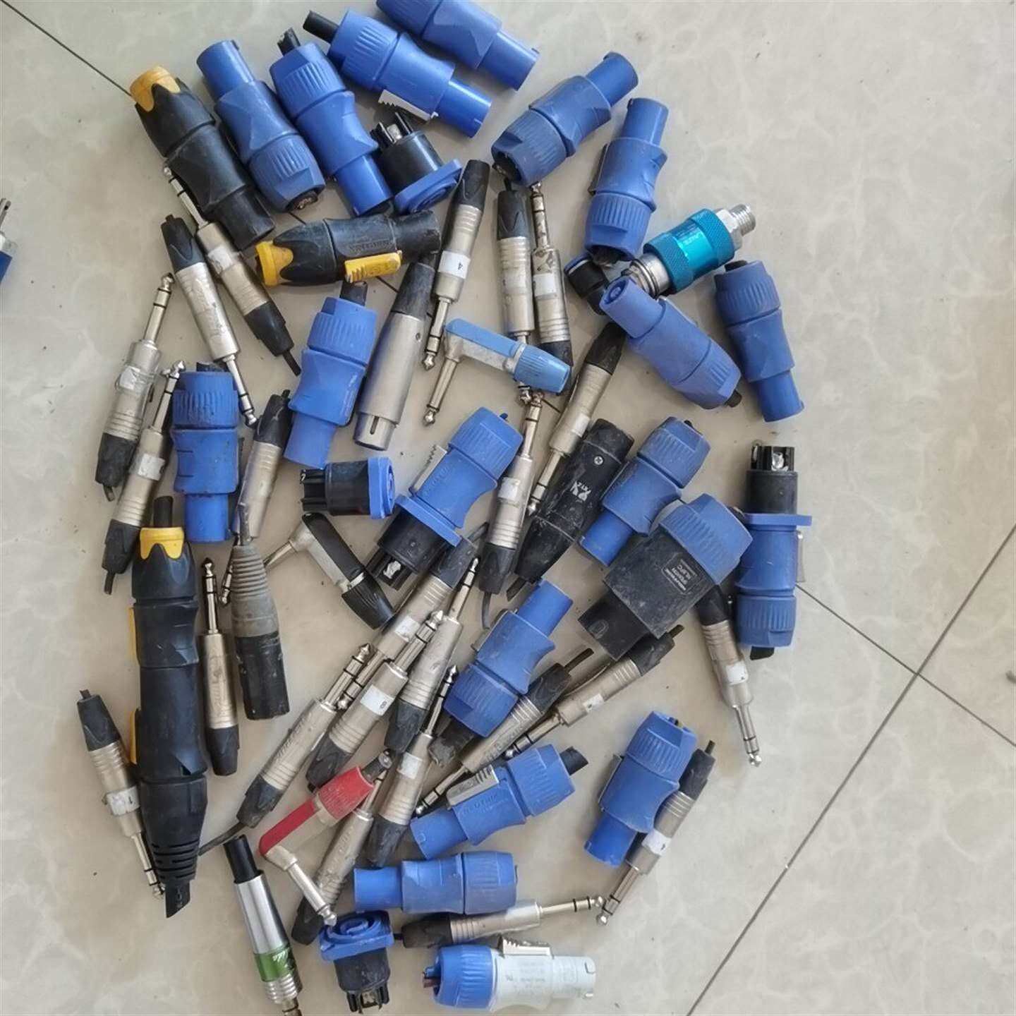 咨询NEUTRIK纽崔克三芯电源插头,蓝色外议价