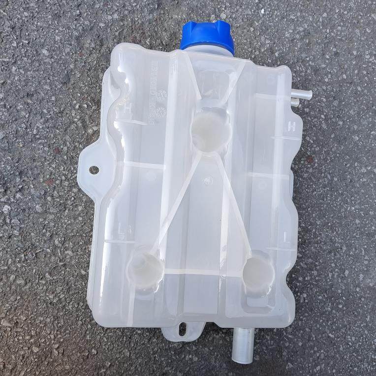 适用东风畅行D3V膨胀水箱东风畅行D3L拓行D3防冻水壶驾驶室副水箱