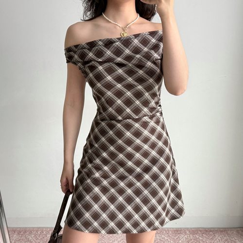 Go Girl Go 自制美式复古咖色格纹一字领连衣裙收腰A字短裙女夏季