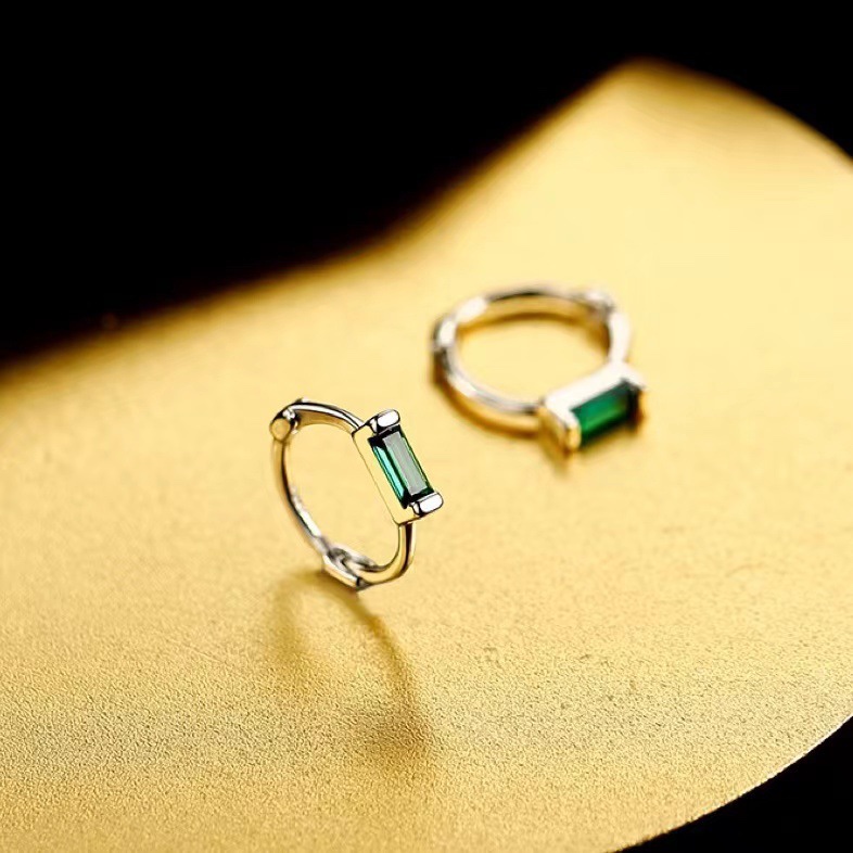 s925纯银耳扣女祖母绿素圈耳环耳骨钉2022年新款高级感耳钉女银饰