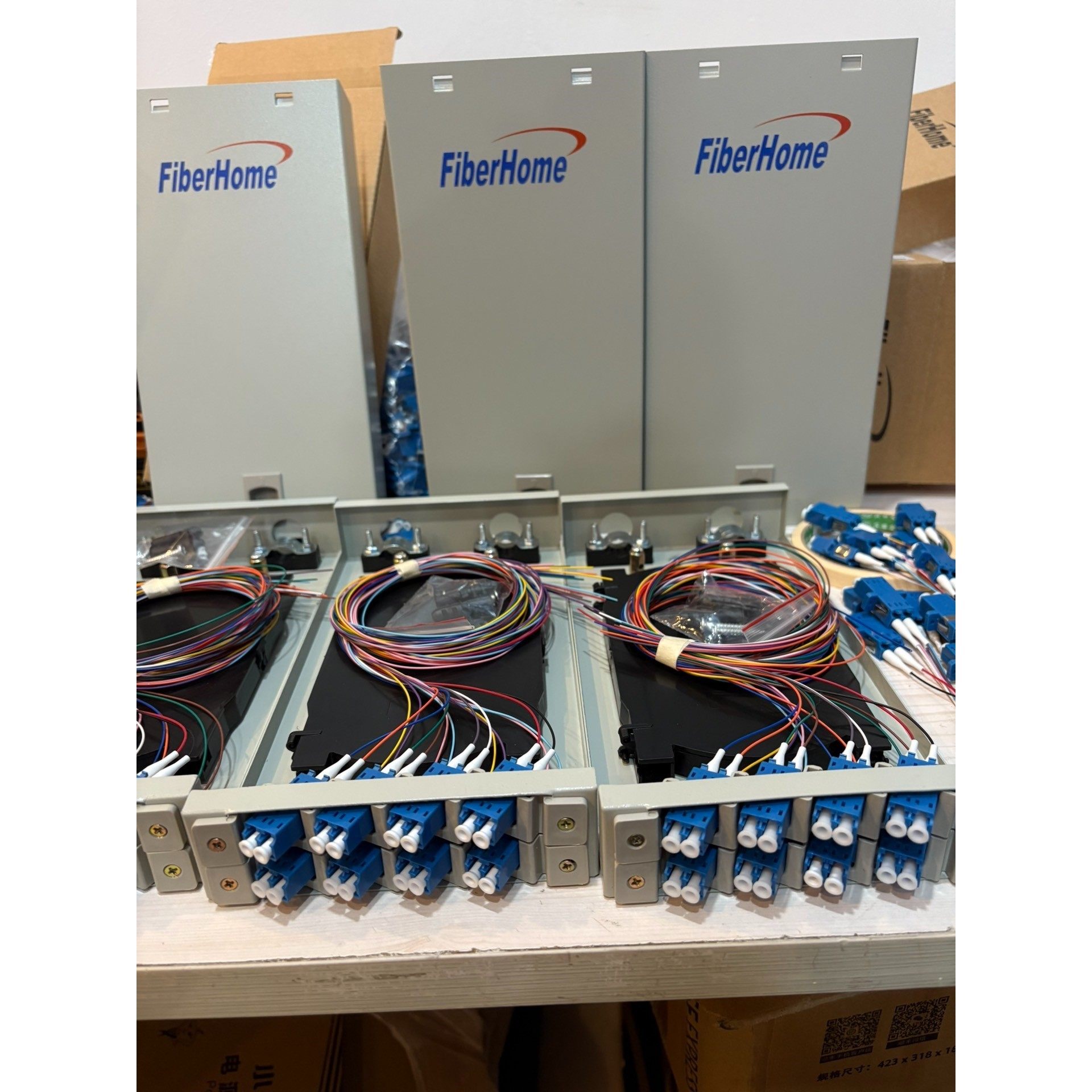 全新烽火光纤终端盒,原装,工程剩余,带合格证,完好,议价产品