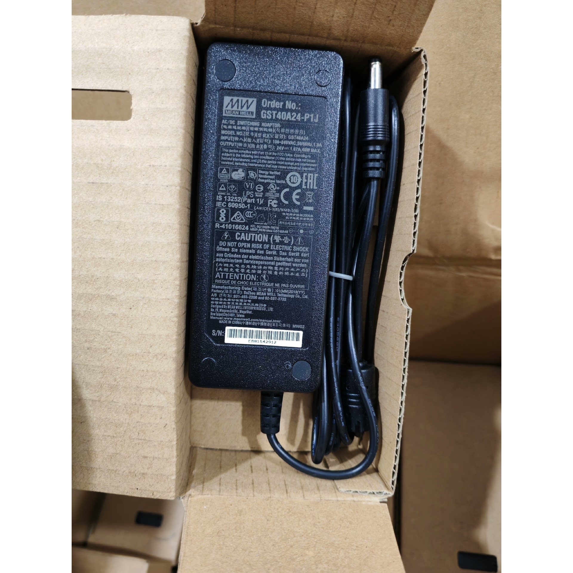 台湾明纬GST40A24-P1J 适配器电源议价产品