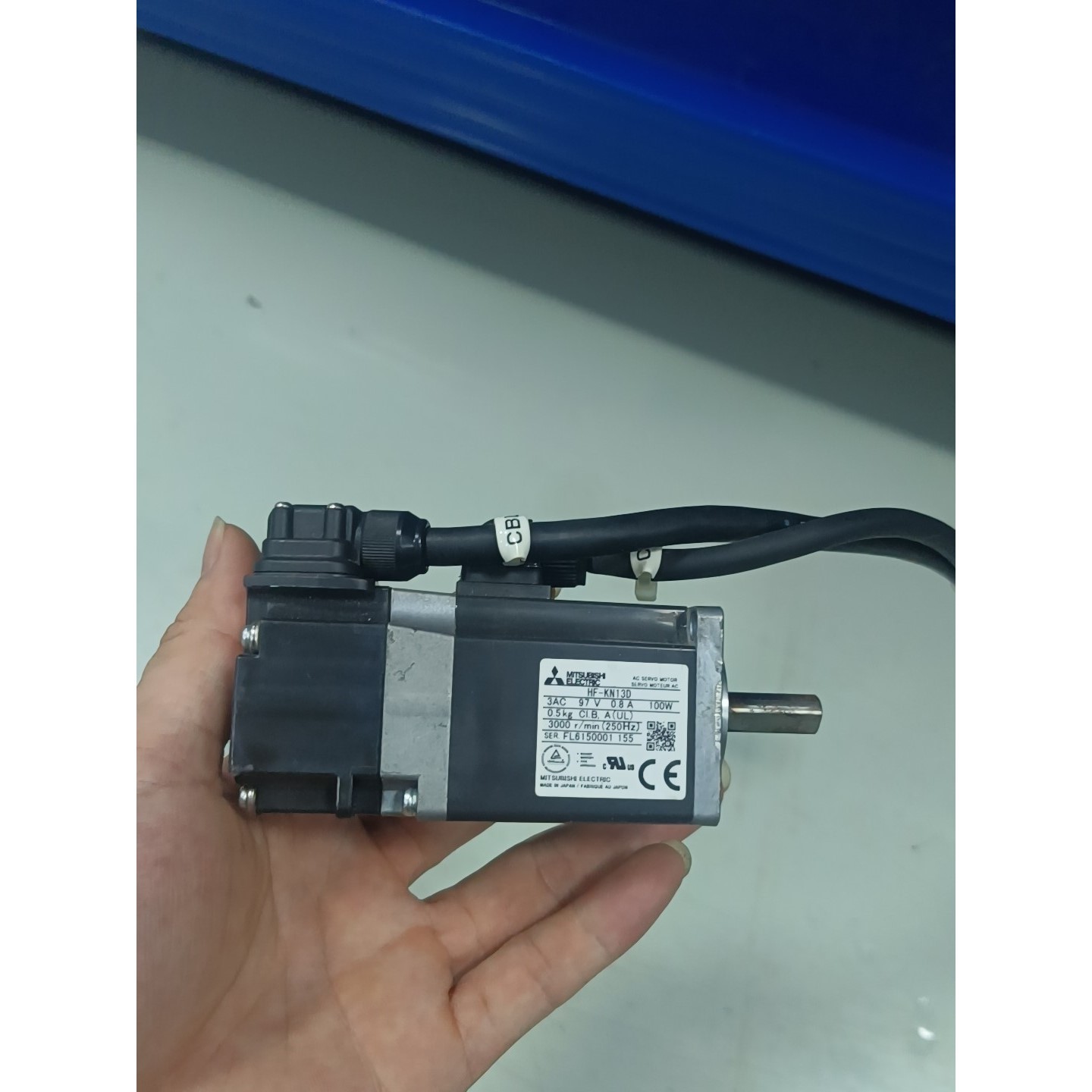 伺服电机,型号HF-KN13D,参数如下:97V,0.8议价产品