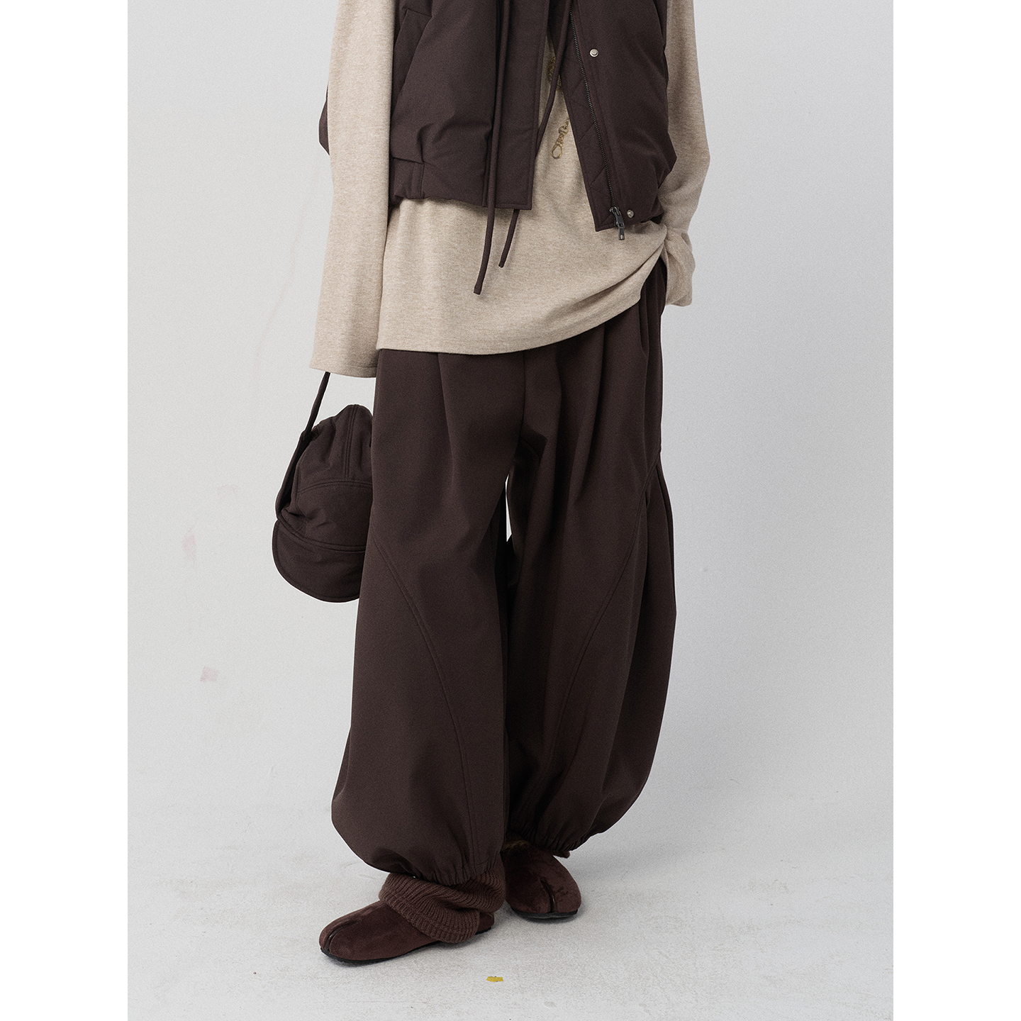 .e1设计师品牌 25冬 平纹解构弧形捏褶加绒气球裤宽松九分阔腿裤