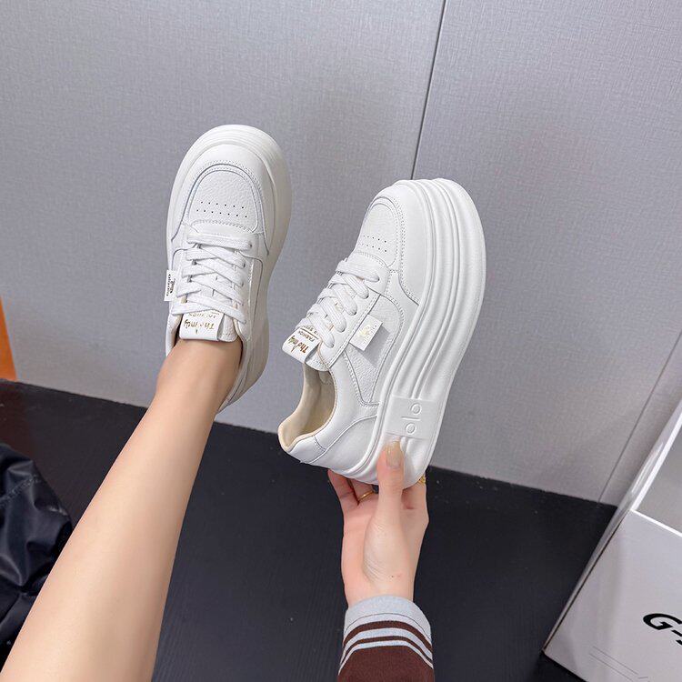 配裙子增高小白鞋女款2026新款春秋松糕厚底鞋子女士百搭休闲板鞋