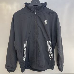 安踏2026春凯里欧文男外套运动休闲时尚丝光绒夹克上衣172611603