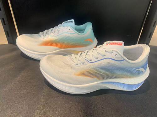 安踏2024夏C202Lite竞速男跑步鞋