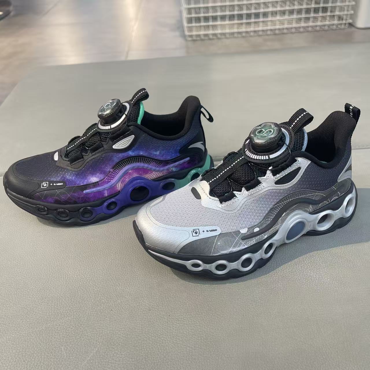 安踏2025冬男大童旋钮能量环跑鞋