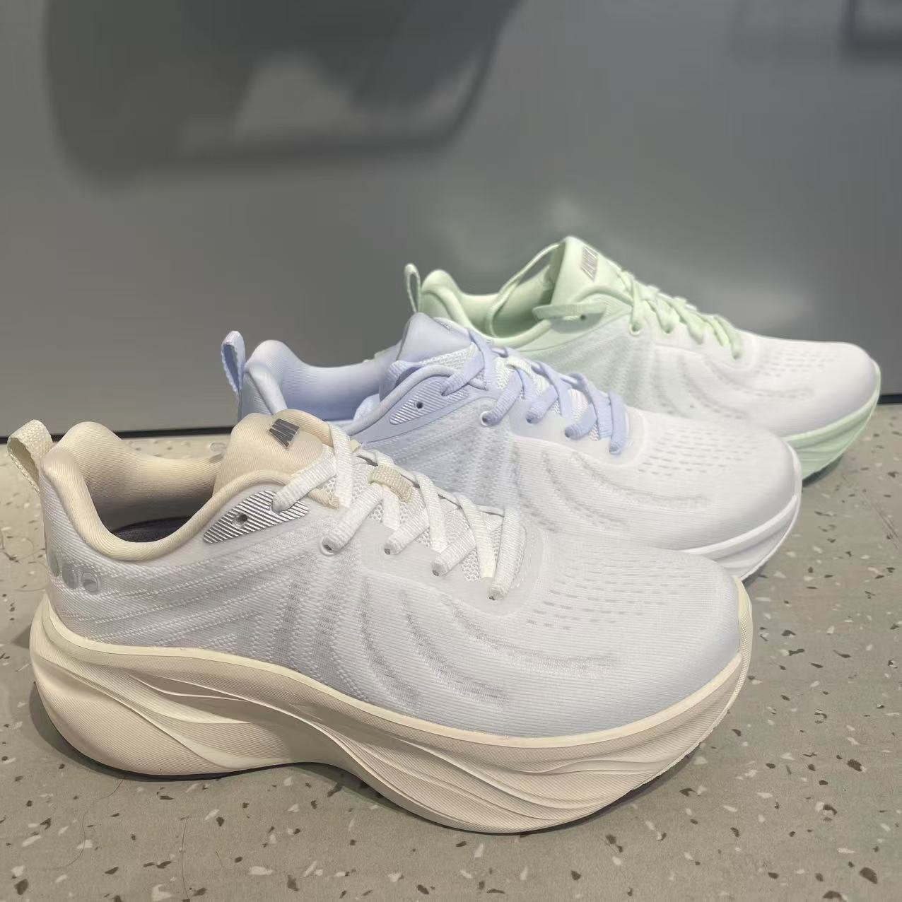 安踏2025秋叶子厚底舒适女跑步鞋