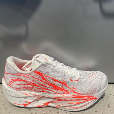 安踏2024冬C202氮科技男碳板跑鞋